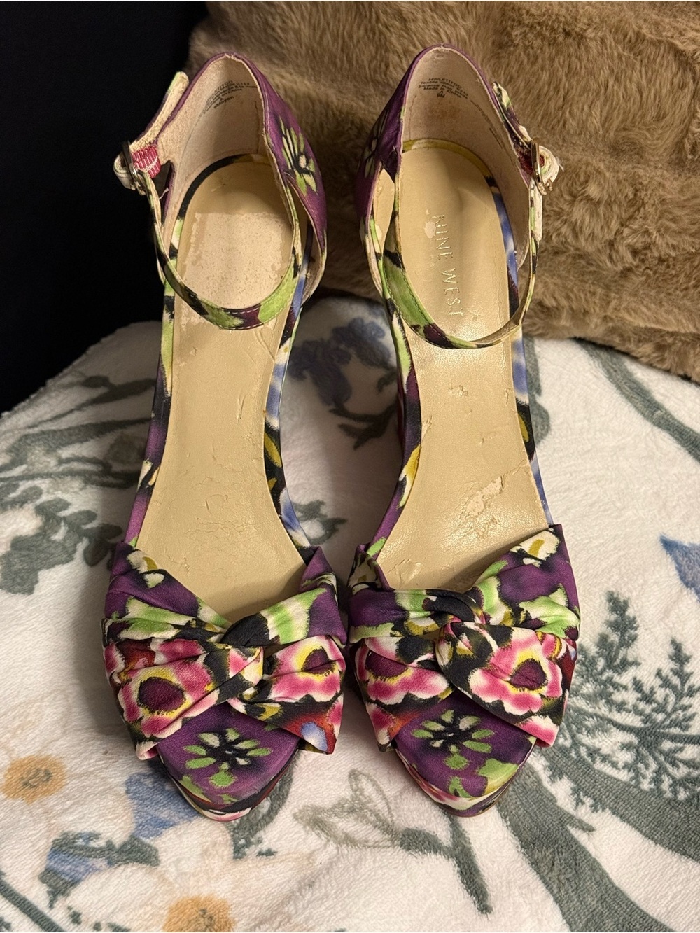 🌸 **Nine West Floral Fantasy Platform Wedges** 🌸 - Picture 3 of 4
